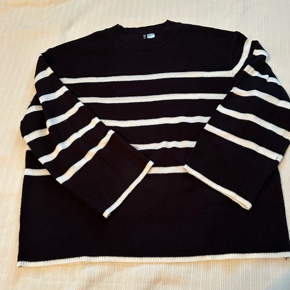 H&M Black and White Striped Women’s Sweater - Picture 1 of 8